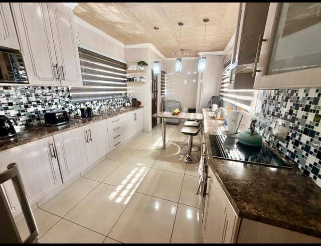 4 BEDROOM HOUSE FOR SALE IN VANDERBIJLPARK CE 4